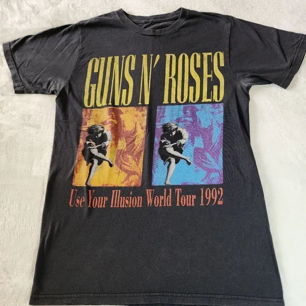 Guns N' Roses Use Your Illusion World Tour Gray Tshirt With Graphics Size Medium